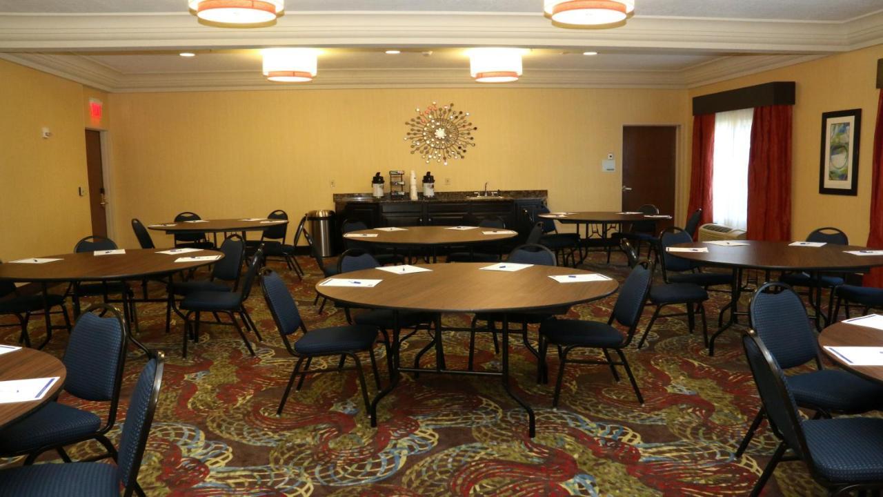 Holiday Inn Express Hotel & Suites Saginaw By Ihg Ngoại thất bức ảnh