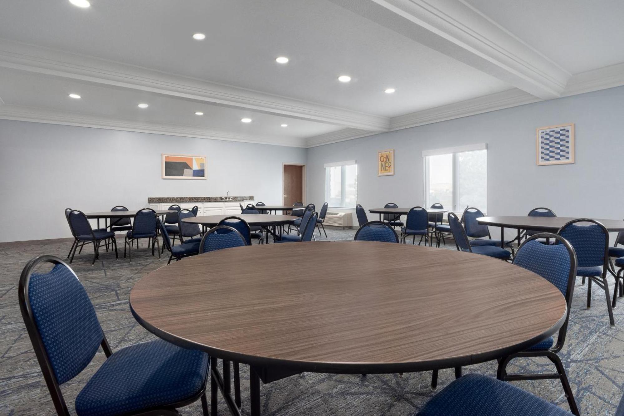 Holiday Inn Express Hotel & Suites Saginaw By Ihg Ngoại thất bức ảnh